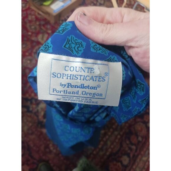 Vintage plus size Pendleton silk feel blouse - Picture 3 of 4